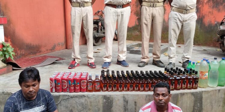Saraikela-Kandra-illegal-liquor-seized : कांड्रा में अवैध शराब की बड़ी खेप बरामद, पिकअप वैन जब्त, एक गिरफ्तार