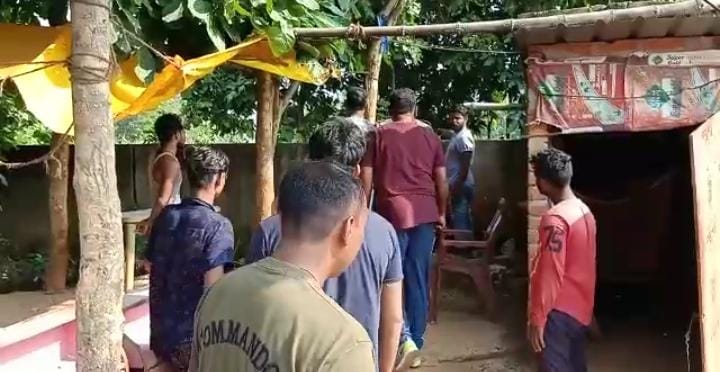 Jamshedpur police BIG neglegency – जमशेदपुर पुलिस का कमाल, आजादनगर पुलिस ने आरोपी को खुला घुमने के लिए छोड़ दिया, बदले में भेज दिया उसके नाम की तरह के युवक को जेल, अब परिवार दौड़ रहा, डीआइजी ने दिये जांच के आदेश Jamshedpur police BIG neglegency – जमशेदपुर पुलिस का कमाल, आजादनगर पुलिस ने आरोपी को खुला घुमने के लिए छोड़ दिया, बदले में भेज दिया उसके नाम की तरह के युवक को जेल, अब परिवार दौड़ रहा, डीआइजी ने दिये जांच के आदेश
