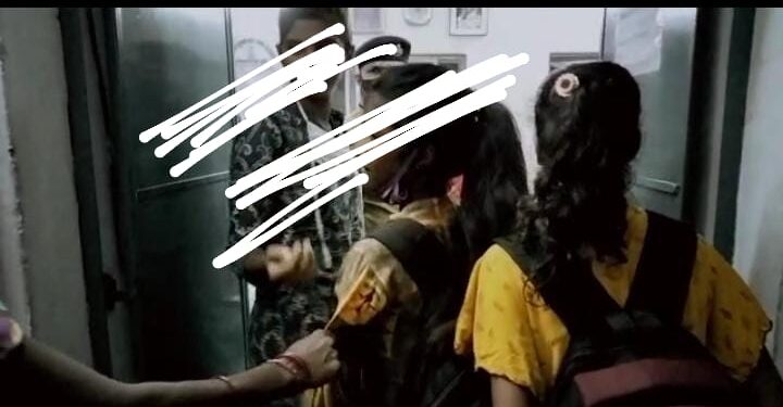 jamshedpur-rail-police-जमशेदपुर रेल पुलिस को बड़ी कामयाबी, टाटानगर स्टेशन से दो  नाबालिग लड़कियों को किया बरामद, दोनों गम्हरिया की-video