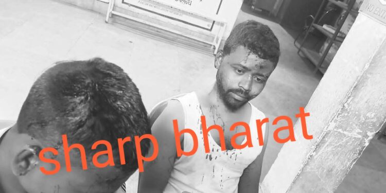 Adityapur : आदित्यपुर के बास्को नगर में हिंसक झड़प, दो युवक गंभीर रूप से घायल Adityapur : आदित्यपुर के बास्को नगर में हिंसक झड़प, दो युवक गंभीर रूप से घायल