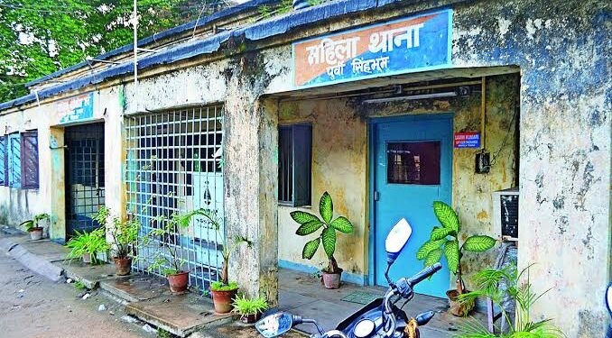Jamshedpur-complaint-against-teacher-in-women-police-station : मकान मालिक की 14 साल की बेटी पर आया शादीशुदा शिक्षक का दिल, रात को मैसेज कर किया अपना हाल बयां, पढ़िए फिर क्या हुआ Jamshedpur-complaint-against-teacher-in-women-police-station : मकान मालिक की 14 साल की बेटी पर आया शादीशुदा शिक्षक का दिल, रात को मैसेज कर किया अपना हाल बयां, पढ़िए फिर क्या हुआ