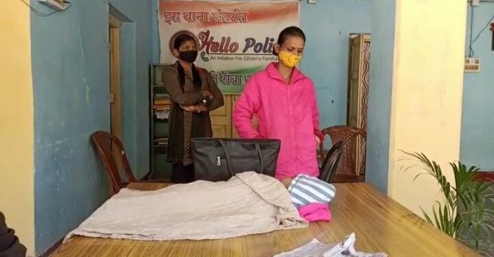 Saraikela-Kharsawan-BJP : बरही के रूपेश हत्याकांड को लेकर सड़क पर उतरे भाजपाई, मशाल जुलूस निकाला व मुख्यमंत्री का पुतला फूंका