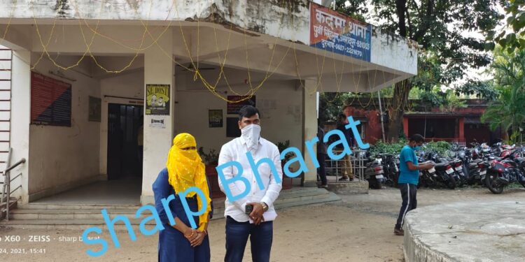 jamshedpur-sexual-harashment-जमशेदपुर के स्टेट बैंक के इस ब्रांच के कस्टमर रिलेशन ऑफिसर ने कदमा की महिला को नौकरी दिलाने के नाम पर मानगो के एक होटल में ले जाकर जबरदस्ती की, फिर हुआ होटल में हंगामा, अब मामला कदमा थाना पहुंचा तो मचा बवाल-देखिये-video jamshedpur-sexual-harashment-जमशेदपुर के स्टेट बैंक के इस ब्रांच के कस्टमर रिलेशन ऑफिसर ने कदमा की महिला को नौकरी दिलाने के नाम पर मानगो के एक होटल में ले जाकर जबरदस्ती की, फिर हुआ होटल में हंगामा, अब मामला कदमा थाना पहुंचा तो मचा बवाल-देखिये-video