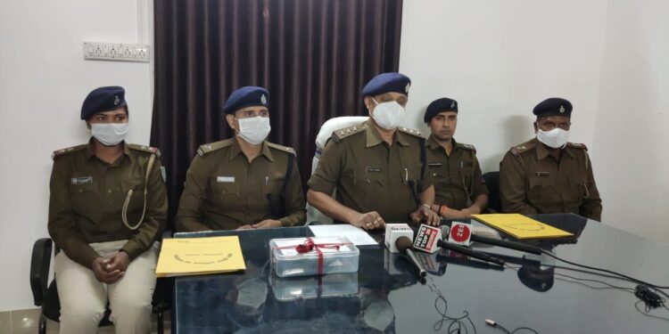 saraikela-sp-on-road-सरायकेला-खरसावां जिले के एसपी खुद सड़कों पर उतरे, गम्हरिया और आदित्यपुर में बढ़ायी दबिश