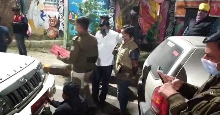 jamshedpur-dto-action-जमशेदपुर के डीटीओ ने निजी वाहनों में लगे वीआइपी बोर्ड को खुलावाया, जुर्माना भी वसूला