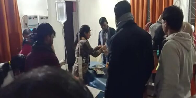 jharkhand-big-breaking-झारखंड में बड़ी घटना, मुखिया और उनके परिवार को अपराधियों ने बम से हमला कर उड़ाया, मुखिया और उनकी 3 साल की बेटी के उड़े चिथड़े, पत्नी, बेटा और ड्राइवर घायल