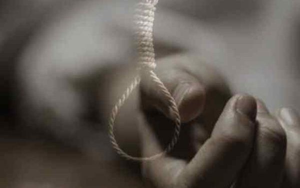 Adityapur-Suicide : आदित्यपुर की कृष्णापुर बस्ती में महिला ने फांसी लगा कर की आत्महत्या, तफ्तीश में जुटी पुलिस Adityapur-Suicide : आदित्यपुर की कृष्णापुर बस्ती में महिला ने फांसी लगा कर की आत्महत्या, तफ्तीश में जुटी पुलिस