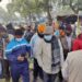 jamshedpur-mla-saryu-roy-action-साकची में गरीब सब्जीवालों से हर दिन 50 हजार रुपये की हो रही थी रंगदारी की वसूली, पुलिस के आंख पर पड़ी थी पट्टी, विधायक सरयू राय सुबह 7 बजे धमक गये साकची सब्जी बाजार, देखी रंगदारी, रंगदारों से कर दी दो-दो हाथ, थानेदार दौड़ते भागते पहुंचे, एक रंगदार गिरफ्तार, पुलिस की साख पर सवाल-देखिये-video jamshedpur-mla-saryu-roy-action-साकची में गरीब सब्जीवालों से हर दिन 50 हजार रुपये की हो रही थी रंगदारी की वसूली, पुलिस के आंख पर पड़ी थी पट्टी, विधायक सरयू राय सुबह 7 बजे धमक गये साकची सब्जी बाजार, देखी रंगदारी, रंगदारों से कर दी दो-दो हाथ, थानेदार दौड़ते भागते पहुंचे, एक रंगदार गिरफ्तार, पुलिस की साख पर सवाल-देखिये-video
