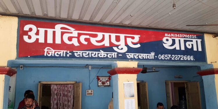adityapur-eve-teasing-आदित्यपुर की पार्षद नीतू शर्मा के साथ सरेआम छेड़खानी, मचा सड़क पर हंगामा