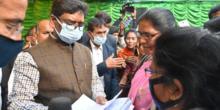 jharkhand-cm-hemant-soren-action-झारखंड के मुख्यमंत्री हेमंत सोरेन ने की माइनिंग को लेकर बैठक, अवैध खनन रोकने के लिए बढ़ाया दबाव, ट्रकों को थाना में रखने का दिया गया आदेश jharkhand-cm-hemant-soren-action-झारखंड के मुख्यमंत्री हेमंत सोरेन ने की माइनिंग को लेकर बैठक, अवैध खनन रोकने के लिए बढ़ाया दबाव, ट्रकों को थाना में रखने का दिया गया आदेश