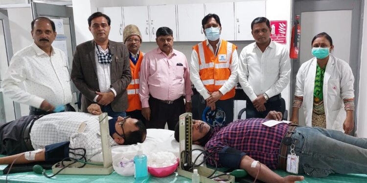 tata-steel-crm-टाटा स्टील के सीआरएम जेडीसी में रक्तदान शिविर आयोजित, 82 यूनिट रक्त संग्रहित, फिर से 7 मार्च को होगा रक्तदान शिविर