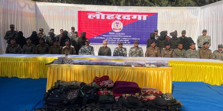 jharkhand-police-success-लोहरदगा और लातेहार में झारखंड पुलिस और केंद्रीय सुरक्षा बलों ने चलाया अब तक का सबसे बड़ा अभियान, 14 दिनों के अभियान में 10 लाख का ईनामी नक्सली समेत 9 गिरफ्तार, इंसास, एसएलआर समेत कई आग्नेयास्त्र बरामद, एक नक्सली मारा गया, झारखंड पुलिस के ”ऑपरेशन डबल बुल” को मिली बड़ी सफलता