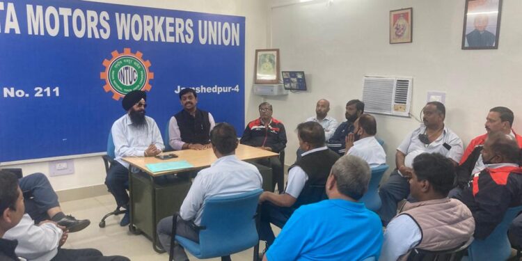 tata-motors-workers-union-टाटा मोटर्स वर्कर्स यूनियन की आमसभा 25 फरवरी को, प्रोडक्शन और आमसभा दोनों साथ-साथ चले, इसका रास्ता निकलेगा