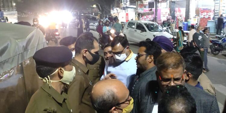 jamshedpur-crime-मानगो में दो युवकों ने महिला को रोका, बोला-पूजा नहीं करियेगा तो तीनों बेटों की जान चली जायेगी, गहने उतरवाये, आंख बंद कराये, बोला 11 तक गिनती कीजिये, फिर अपराधी हो गये नौ दो ग्यारह, जानें क्या है पूरा मामला