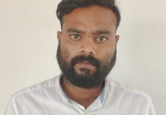 Jamshedpur : बस स्टैंड से हथियार के साथ पकड़ाए कल्लू ने पटना से की थी हथियार की खरीददारी, बेचने वाले को पुलिस ने दबोचा Jamshedpur : बस स्टैंड से हथियार के साथ पकड़ाए कल्लू ने पटना से की थी हथियार की खरीददारी, बेचने वाले को पुलिस ने दबोचा