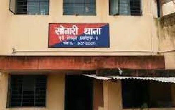 jamshedpur-police-action-सोनारी में पुलिस ने गांजा के साथ एक व्यक्ति को किया गिरफ्तार, साथियों की तलाश jamshedpur-police-action-सोनारी में पुलिस ने गांजा के साथ एक व्यक्ति को किया गिरफ्तार, साथियों की तलाश