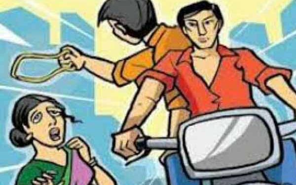 Saraikela-sini-chain-snatching : सीनी में महिला से सरेआम चेन छिनतई, जांच में जुटी पुलिस Saraikela-sini-chain-snatching : सीनी में महिला से सरेआम चेन छिनतई, जांच में जुटी पुलिस