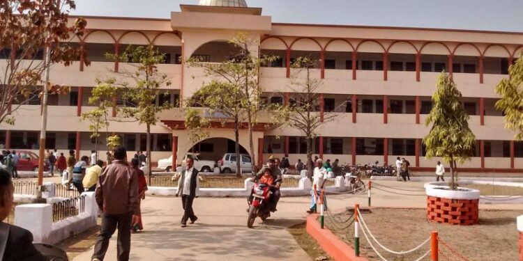 saraikela-court-सरायकेला के दोहरा हत्याकांड के आरोपी को आजीवन कारावास की सजा, दो लोगों की हुई थी हत्या saraikela-court-सरायकेला के दोहरा हत्याकांड के आरोपी को आजीवन कारावास की सजा, दो लोगों की हुई थी हत्या