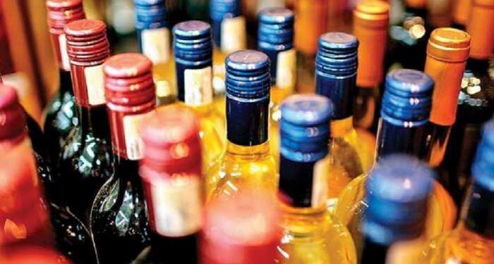 Jamshedpur-Jugsalai-Police-Action : जुगसलाई पुलिस का कोढ़ीया बस्ती में छापा, अवैध देसी शराब बरामद, विक्रेता की तलाश जारी