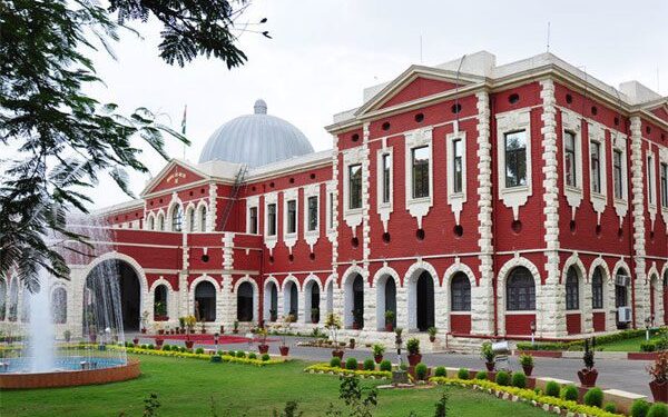Jamshedpur bar scam -जमशेदपुर बार घोटाला में हाई कोर्ट ने पुलिस से मांगी जांच रिपोर्ट, दो सप्ताह में जवाब दाखिल करने का निर्देश Jamshedpur bar scam -जमशेदपुर बार घोटाला में हाई कोर्ट ने पुलिस से मांगी जांच रिपोर्ट, दो सप्ताह में जवाब दाखिल करने का निर्देश
