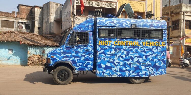 jharkhand-communal-hungama-लोहरदगा में हिंसक झड़प में एक की मौत, एक दर्जन घायल, रामगढ़ में भी तोड़फोड़, बाजारों को कराया गया बंद, लोहरदगा समेत आसपास इंटरनेट सेवाएं बंद jharkhand-communal-hungama-लोहरदगा में हिंसक झड़प में एक की मौत, एक दर्जन घायल, रामगढ़ में भी तोड़फोड़, बाजारों को कराया गया बंद, लोहरदगा समेत आसपास इंटरनेट सेवाएं बंद