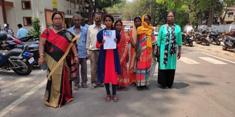 jamshedpur-live-in-relation-issue-जमशेदपुर की युवती के साथ लड़का करता था प्यार, शादी कहीं और हो गया तो वहां से तलाक दिलाकर अपने घर ले आया, अब खुद कर रहा दूसरी शादी, 7 साल तक लिव इन रिलेशनशिप के बाद अब महिला पहुंची एसएसपी के पास, जानें क्या है मामला