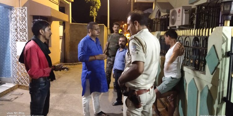 jamshedpur-crime-मानगो में गायत्री परिवार की महिला के गले से सोने का चैन अपराधियों ने छीना, महिला ने दिखायी हिम्मत, छीना-झपटी में आधा चेन लेकर भागे अपराधी