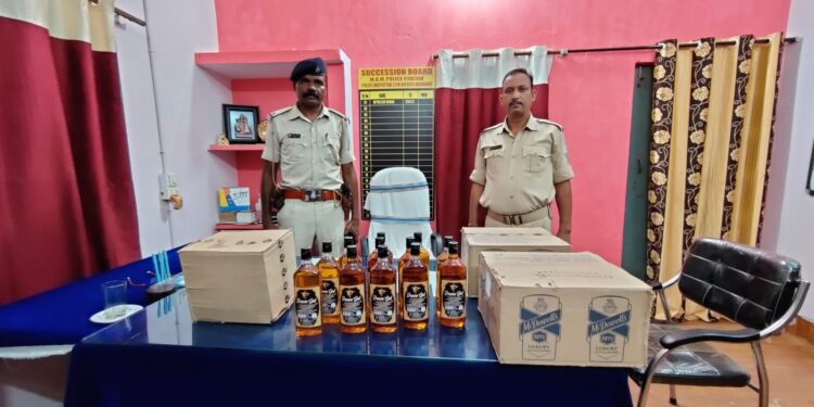 jamshedpur-illegal-wine-एमजीएम थाना पुलिस ने डिमना चौक से एक वाहन में पकड़ी 30 पेटी अवैध विदेशी शराब, दो गिरफ्तार jamshedpur-illegal-wine-एमजीएम थाना पुलिस ने डिमना चौक से एक वाहन में पकड़ी 30 पेटी अवैध विदेशी शराब, दो गिरफ्तार