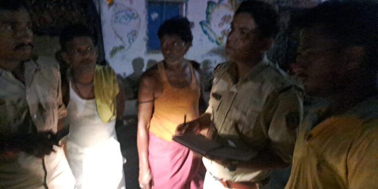 saraikela-firing-सरायकेला में बेखौफ बदमाशों ने की हवाई फायरिंग, सनसनी फैलाकर भागे अपराधी saraikela-firing-सरायकेला में बेखौफ बदमाशों ने की हवाई फायरिंग, सनसनी फैलाकर भागे अपराधी