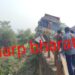 saraikela-accident-सरायकेला-कांड्रा मार्ग पर अनियंत्रित ट्रक पुल के रेलिंग पर चढ़ गया, नीचे है व्यस्ततम रेल लाइन, अब बड़ी घटना को रोकने की चुनौती