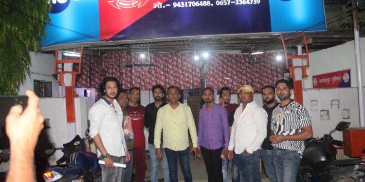 jamshedpur-fraud-जमशेदपुर में फर्जीवाड़ा का नया मामला आया सामने, वेल्थ ग्रो ट्रेडिंग कंपनी के लोग करोड़ो लेकर भागा, मानगो थाना पहुंचा मामला