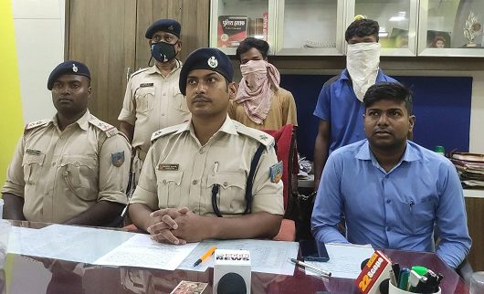 Jamshedpur : सिदगोड़ा के बागुननगर में महिला से पर्स छिनतई मामले में दो अभियुक्त गिरफ्तार Jamshedpur : सिदगोड़ा के बागुननगर में महिला से पर्स छिनतई मामले में दो अभियुक्त गिरफ्तार
