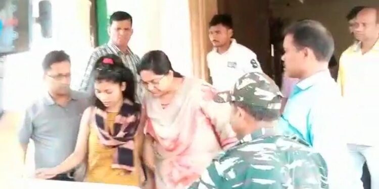 jharkhand-ED-enquiry-on-pooja-singhal-आइएएस पूजा सिंघल और सीए सुमन कुमार को फिर से 4 दिनों के रिमांड पर इडी ने लिया, तीन खनन अधिकारियों से पूछताछ, बच्चों और परिजनों से मिली पूजा सिंघल फफककर रोने लगी, एपल और वाट्सएप को इडी ने भेजा नोटिस, जानें क्या-क्या हुआ दिन भर पूजा सिंघल प्रकरण में-देखिये-video