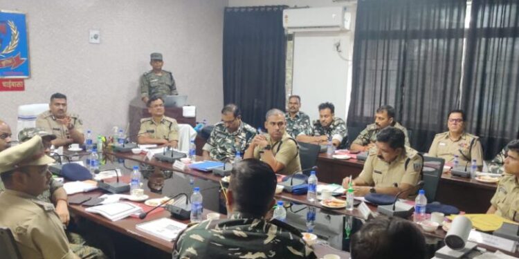 kolhan-police-meeting-कोल्हान में पंचायत चुनाव के दौरान नक्सलियों के खिलाफ चलेगा सघन अभियान, आइजी ने चाईबासा, जमशेदपुर, सरायकेला-खरसावां, रांची समेत अन्य जिलों की पुलिस के साथ की अहम बैठक kolhan-police-meeting-कोल्हान में पंचायत चुनाव के दौरान नक्सलियों के खिलाफ चलेगा सघन अभियान, आइजी ने चाईबासा, जमशेदपुर, सरायकेला-खरसावां, रांची समेत अन्य जिलों की पुलिस के साथ की अहम बैठक