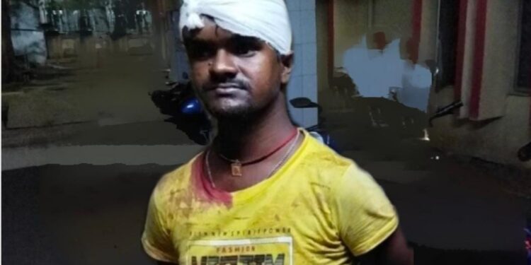 jamshedpur-crime-सीतारामडेरा में पड़ोसी ने पति-पत्नी को हथौड़ा से मारा, पुलिस ने इलाज के लिए भेजा एमजीएम jamshedpur-crime-सीतारामडेरा में पड़ोसी ने पति-पत्नी को हथौड़ा से मारा, पुलिस ने इलाज के लिए भेजा एमजीएम