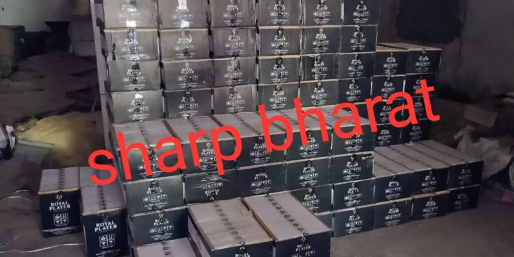 bihar-police-raid-in-chandil-चांडिल में बिहार पुलिस का छापा, साई मोटर में छापामारी कर 300 पेटी अवैध शराब जब्त bihar-police-raid-in-chandil-चांडिल में बिहार पुलिस का छापा, साई मोटर में छापामारी कर 300 पेटी अवैध शराब जब्त