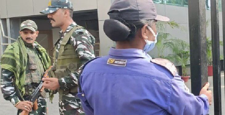 jharkhand-ED-RAID-continues-झारखंड की आइएएस पूजा सिंघल के पति के अस्पताल में शनिवार को भी इडी की टीम ने बोला धावा, 11 स्थानों पर फिर से शुरू हुई छापामारी, भाजपा-आजसू-झामुमो-कांग्रेस समेत कई राजनेताओं के साथ संबंधों का हो सकता है खुलासा, राजभवन की भूमिका अहम, रडार पर कई अन्य ऑफिसर