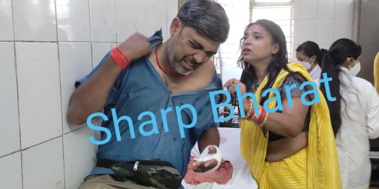 jamshedpur-family-crime-बागान देखने गए ऑटो ड्राइवर व उसके परिवार के साथ मारपीट, जमीन विवाद में हुआ बवाल jamshedpur-family-crime-बागान देखने गए ऑटो ड्राइवर व उसके परिवार के साथ मारपीट, जमीन विवाद में हुआ बवाल