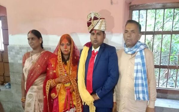 jharkhand-unique-case-सुहागरात के दिन ही दुल्हे की हो गयी संदेहास्पद मौत, दुल्हन और उसके जीजा पर हत्या का केस दर्ज, दुल्हन बोली-दुल्हे में था कमजोरी, जिसको उसने अपनी बहन को बताया, फिर जब दूसरे कमरे से लौटी तो फांसी पर लटका पाया, जानें क्या है मामला jharkhand-unique-case-सुहागरात के दिन ही दुल्हे की हो गयी संदेहास्पद मौत, दुल्हन और उसके जीजा पर हत्या का केस दर्ज, दुल्हन बोली-दुल्हे में था कमजोरी, जिसको उसने अपनी बहन को बताया, फिर जब दूसरे कमरे से लौटी तो फांसी पर लटका पाया, जानें क्या है मामला