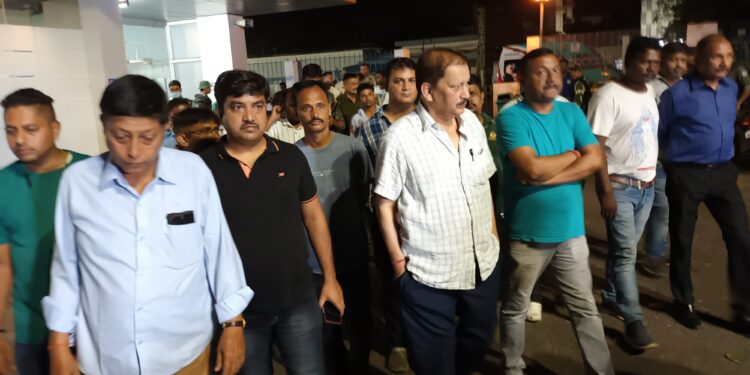 adityapur-murder-followup-आदित्यपुर में पूर्व विधायक के साले की हत्या में उनके साथ के ही लोगों की भूमिका की हो रही जांच, एसपी पहुंचे, जानिए अब तक क्या हुआ है हत्याकांड का-investigation, क्या कह रहे एसपी-देखिये-video adityapur-murder-followup-आदित्यपुर में पूर्व विधायक के साले की हत्या में उनके साथ के ही लोगों की भूमिका की हो रही जांच, एसपी पहुंचे, जानिए अब तक क्या हुआ है हत्याकांड का-investigation, क्या कह रहे एसपी-देखिये-video