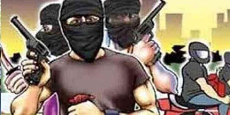 jamshedpur-jojobera-scrap-yard-factory-dacoity : गोविंदपुर के जोजोबेड़ा स्क्रैप यार्ड फैक्ट्री में डाका, गार्ड को बंधक बना कर ट्रक से तीन लाख का सामान ले गए डकैत, 14 के खिलाफ नामजद प्राथमिकी, 4 हिरासत में jamshedpur-jojobera-scrap-yard-factory-dacoity : गोविंदपुर के जोजोबेड़ा स्क्रैप यार्ड फैक्ट्री में डाका, गार्ड को बंधक बना कर ट्रक से तीन लाख का सामान ले गए डकैत, 14 के खिलाफ नामजद प्राथमिकी, 4 हिरासत में