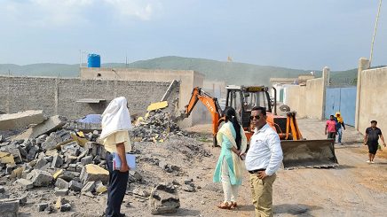 jamshedpur-encroachment-drive-भिलाईपहाड़ी की जमीन पर किये गये अवैध अतिक्रमण को कराया गया खाली, प्रशासन की सख्ती jamshedpur-encroachment-drive-भिलाईपहाड़ी की जमीन पर किये गये अवैध अतिक्रमण को कराया गया खाली, प्रशासन की सख्ती