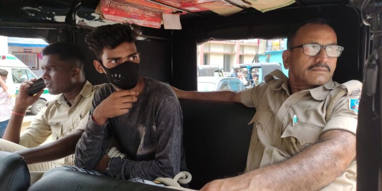 Jamshedpur : आजाद नगर थाना पुलिस ने किशोरी का अपहरण करने के आरोपी युवक को गिरफ्तार कर भेजा जेल Jamshedpur : आजाद नगर थाना पुलिस ने किशोरी का अपहरण करने के आरोपी युवक को गिरफ्तार कर भेजा जेल