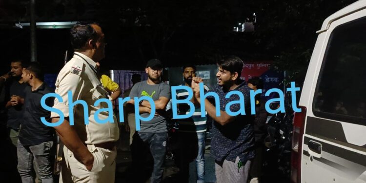 jamshedpur-kidnapping-case-आजादनगर थाना क्षेत्र से एक बच्ची को पकड़ कर ले जा रहा गोलमुरी का किशोर पकड़ा गया, पुलिस को सौंपा, देखिये-video