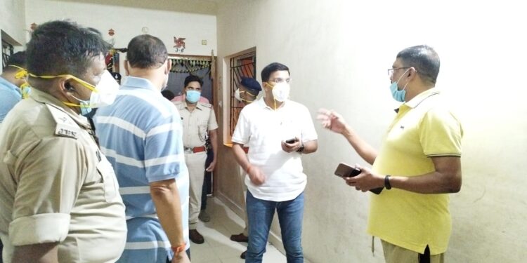 jamshedpur-police-line-triple-murder-जमशेदपुर पुलिस लाइन में आदिवासी महिला कॉन्स्टेबल, उसकी बेटी और माँ की हत्या को लेकर जांच में कई चीजें सामने आई, पुलिस तफ्तीश में जुटी, दो दिनों पहले दिखी थी अंतिम बार महिला पुलिसकर्मी, ससुराल वालों से था विवाद, देखिये-video-क्या कह रहे एसएसपी और परिजन-video jamshedpur-police-line-triple-murder-जमशेदपुर पुलिस लाइन में आदिवासी महिला कॉन्स्टेबल, उसकी बेटी और माँ की हत्या को लेकर जांच में कई चीजें सामने आई, पुलिस तफ्तीश में जुटी, दो दिनों पहले दिखी थी अंतिम बार महिला पुलिसकर्मी, ससुराल वालों से था विवाद, देखिये-video-क्या कह रहे एसएसपी और परिजन-video