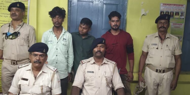 jamshedpur-police-action : सिदगोड़ा में मोबाइल छिनतई मामले में तीन आरोपी गिरफ्तार jamshedpur-police-action : सिदगोड़ा में मोबाइल छिनतई मामले में तीन आरोपी गिरफ्तार