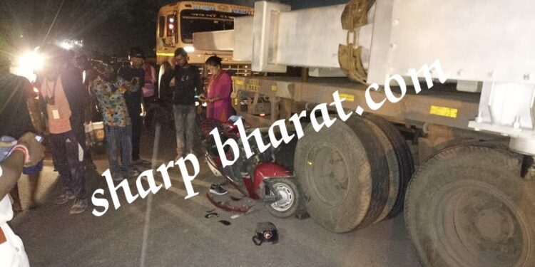 jamshedpur-govindpur-accident-गोविंदपुर में ट्रेलर की चपेट में आने से दो लड़कियां घायल, टाटा पावर गेट जाम किया, हंगामा jamshedpur-govindpur-accident-गोविंदपुर में ट्रेलर की चपेट में आने से दो लड़कियां घायल, टाटा पावर गेट जाम किया, हंगामा