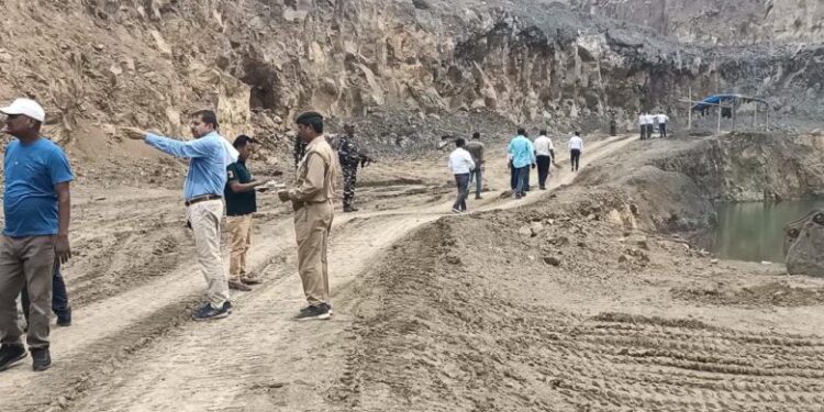 jharkhand-ED-action-झारखंड में इडी की बड़ी कार्रवाई, मुख्यमंत्री के प्रेस सलाहकार के खनन कार्यों पर दबिश, 45 करोड़ के स्टोन चिप्स जब्त, पंकज मिश्रा से हुए खुलासा के आधार पर भी कई कार्रवाई, 1000 करोड़ का हो सकता है यह घोटाला jharkhand-ED-action-झारखंड में इडी की बड़ी कार्रवाई, मुख्यमंत्री के प्रेस सलाहकार के खनन कार्यों पर दबिश, 45 करोड़ के स्टोन चिप्स जब्त, पंकज मिश्रा से हुए खुलासा के आधार पर भी कई कार्रवाई, 1000 करोड़ का हो सकता है यह घोटाला