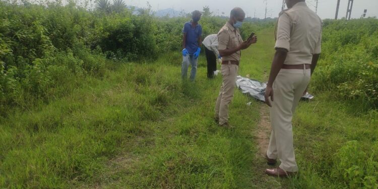 jamshedpur-crime-परसुडीह में अपनी ही 4 साल की बच्ची को मौत के घाट उतारने वाले माता-पिता की निशानदेही पर शव बरामद, पढ़ाई नहीं करने पर बच्ची के हाथ पैर बांधकर पिटाई करने के कारण हुई थी मौत
