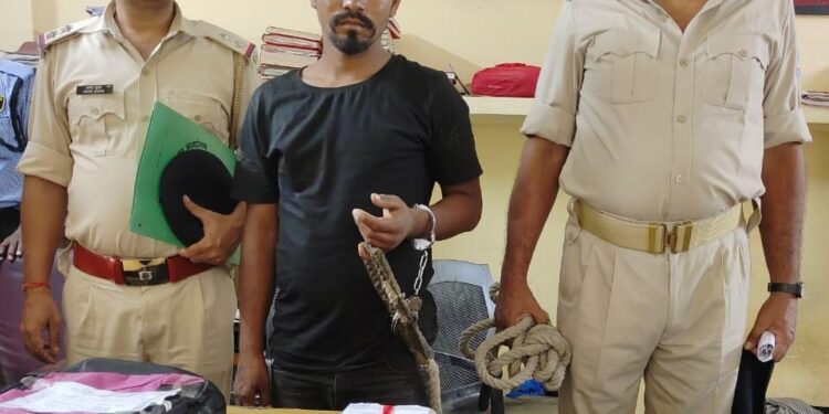 jamshedpur-police-success-टेल्को पुलिस ने चोरी की घटना का किया उदभेदन, चोरी के सामान और चोरी करने के जुगाड़ के साथ एक गिरफ्तार, पूरे एरिया में चोरी करता था यह शख्स